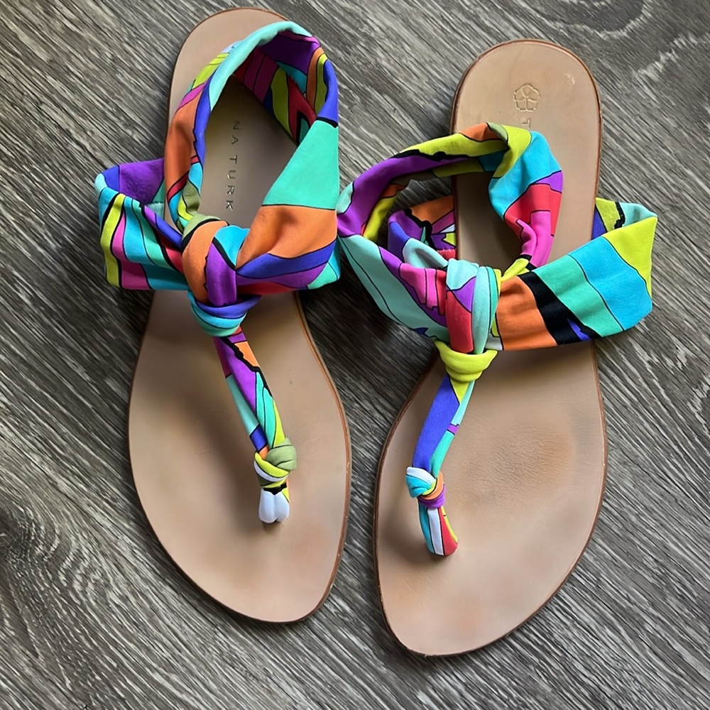 STUNNING Trina Turk woven colorful multicolored pool Flat Thong Sandals PUCCI